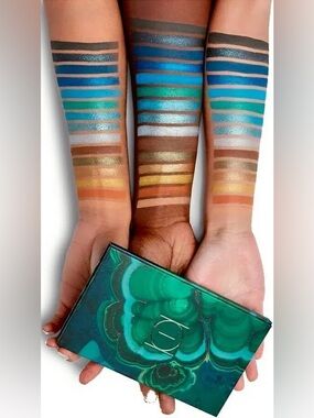 Hipdot Eyeshadow Pallette